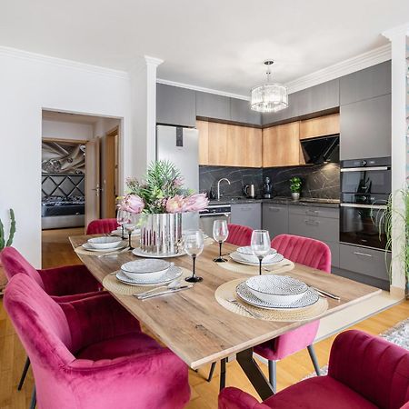 Penthouse Three Bedrooms, Three Balconies Apartment With Free Parking In Kiraly Street Budapest Exterior foto