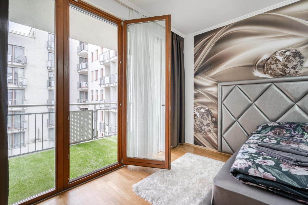 Penthouse Three Bedrooms, Three Balconies Apartment With Free Parking In Kiraly Street Budapest Exterior foto