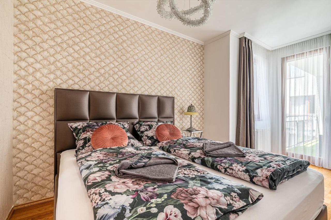 Penthouse Three Bedrooms, Three Balconies Apartment With Free Parking In Kiraly Street Budapest Exterior foto